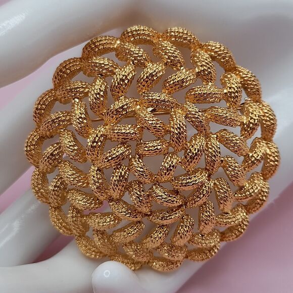 Vintage Monet Woven Round Pin Brooch, Gold Plated Brooch, 2 1/4 Inches - Picture 3 of 11